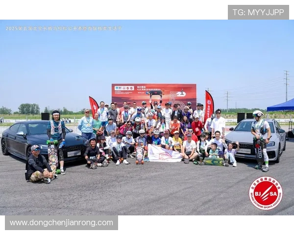 城市马拉松特别报道：成都滑板队勇闯赛道的拼搏故事与成长历程