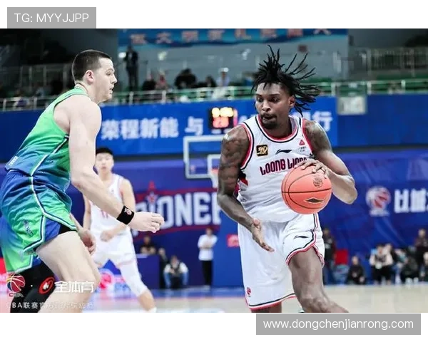 广州篮球队在转换进攻中的得失分析与战术调整探讨