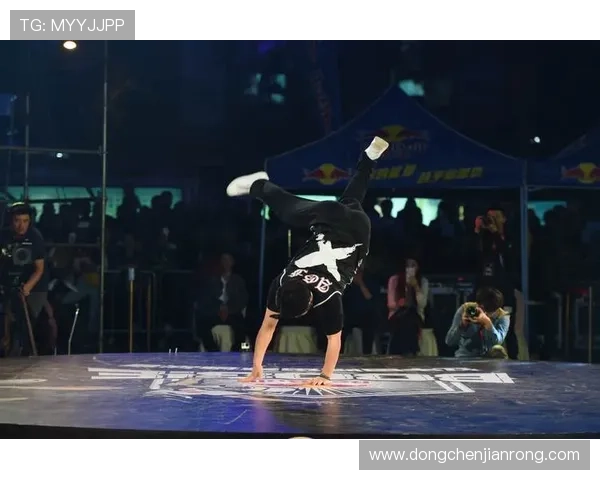 成都街舞队中路突破体系的战术解析与实践探索